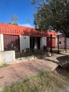 CASA + DEPARTAMENTOS BARRIO LOMITAS DE ORO